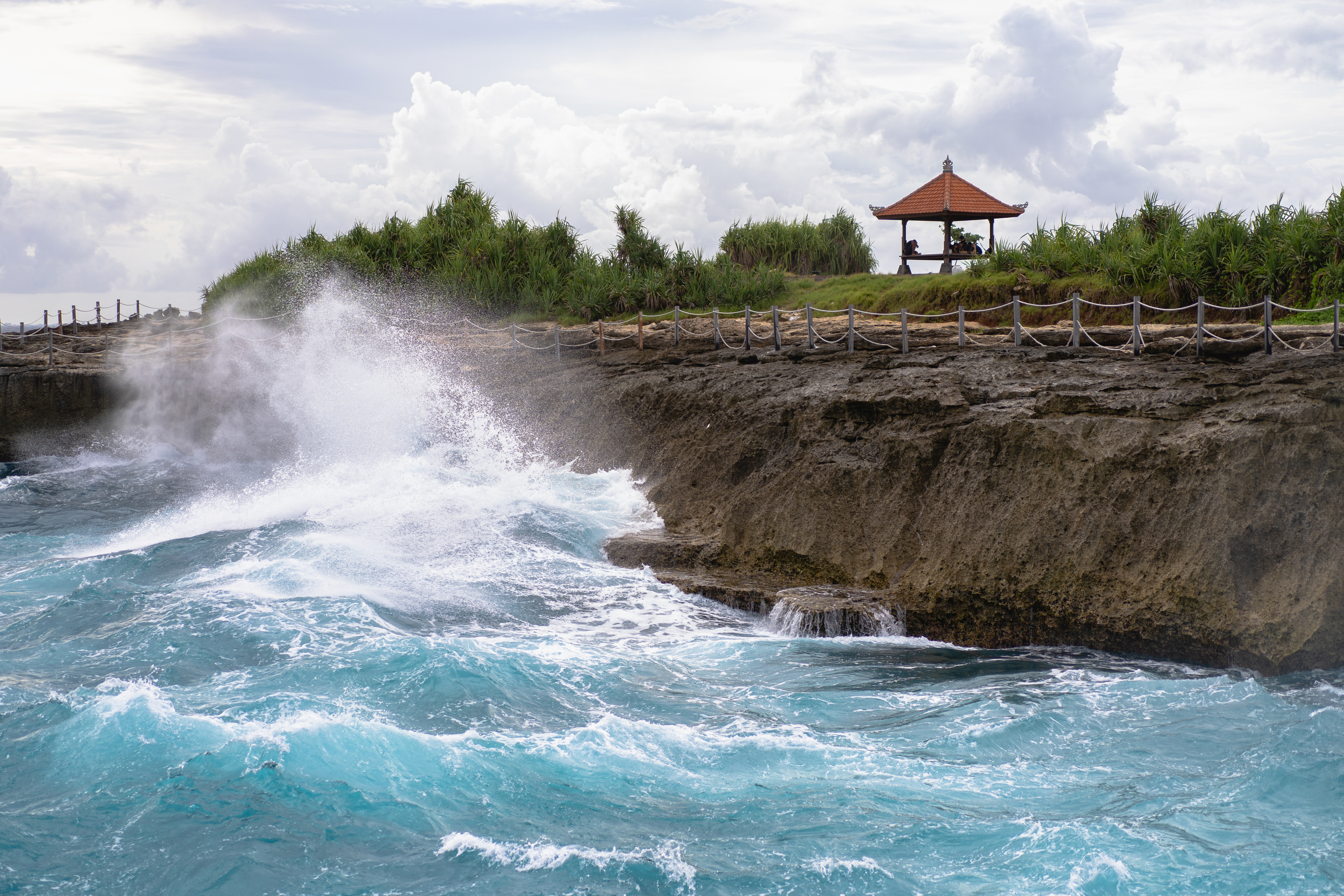 1751274816_947232-indonesia-nusa-lembongan-island-devil-s-tear-natural-fountain.jpg